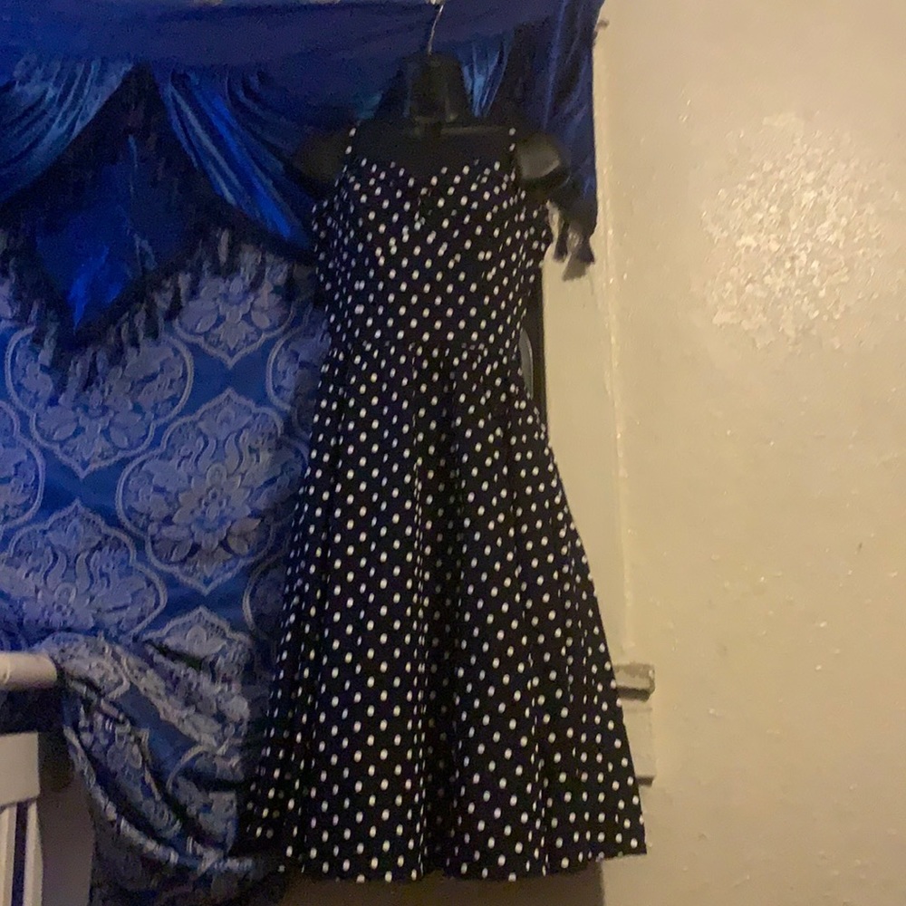 Polk dot vintage dress zip up in the back perfectly in good condition
